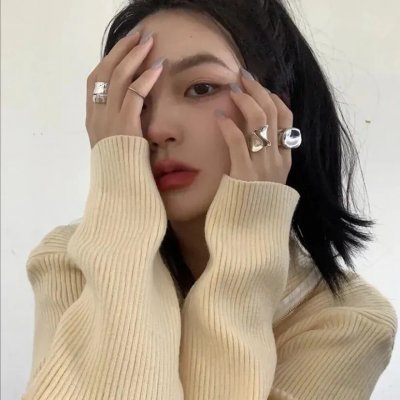 照片里的伴娘